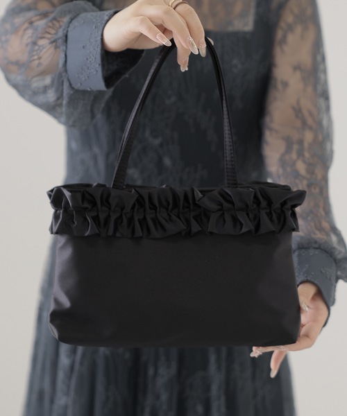 Lace Ladies(レースレディース)の「レトロ フリル サテン スクエア トートバッグ(トートバッグ・レディース・ベージュ/ブラック・FREE)」の3枚目の写真