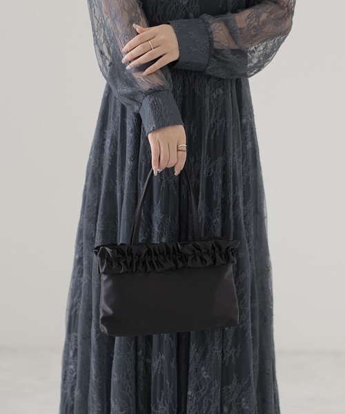 Lace Ladies(レースレディース)の「レトロ フリル サテン スクエア トートバッグ(トートバッグ・レディース・ベージュ/ブラック・FREE)」の6枚目の写真