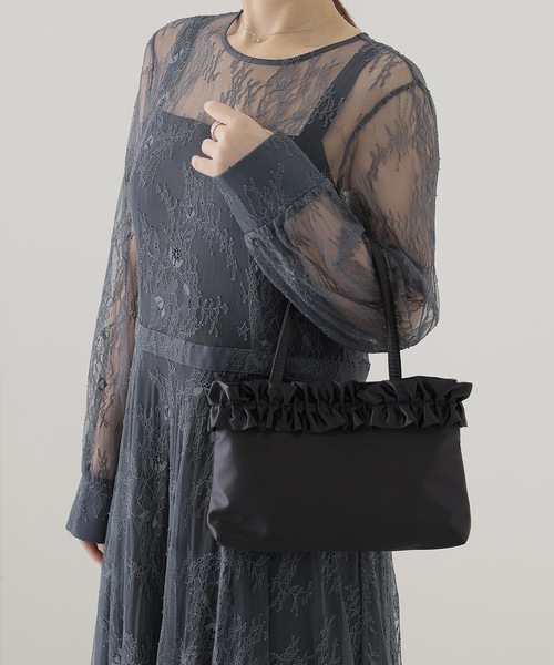 Lace Ladies(レースレディース)の「レトロ フリル サテン スクエア トートバッグ(トートバッグ・レディース・ベージュ/ブラック・FREE)」の7枚目の写真