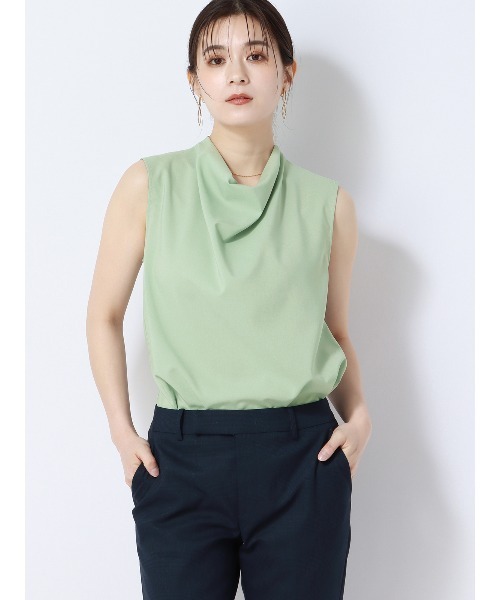 SUIT SQUARE(スーツスクエア)の「ドレープブラウス ノースリーブ ウォッシャブル リネンライク 無地(シャツ/ブラウス・レディース・イエロー系/ベージュ系/グリーン系・38(9号))」の3枚目の写真