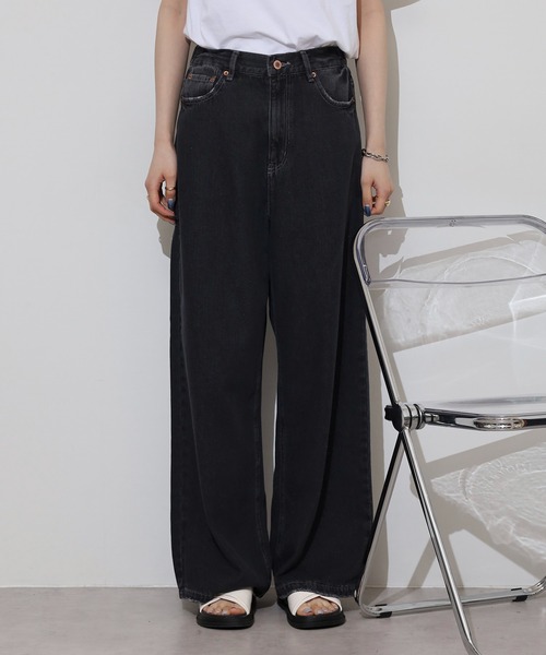 hunch（ハンチ）の「hunch １０オンスデニム　ゆるストレートパンツ（デニムパンツ・レディース・ライトインディゴブルー/ブラック・FREE）」の16枚目の写真