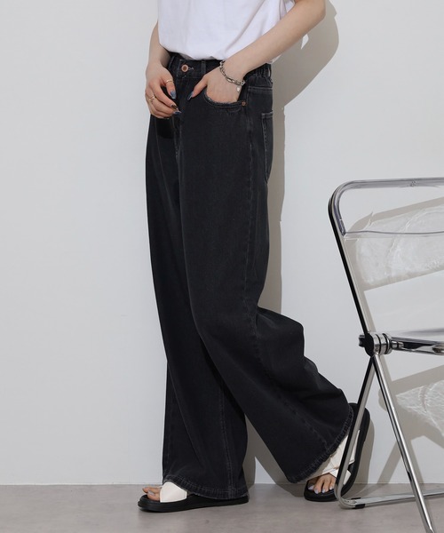 hunch（ハンチ）の「hunch １０オンスデニム　ゆるストレートパンツ（デニムパンツ・レディース・ライトインディゴブルー/ブラック・FREE）」の3枚目の写真
