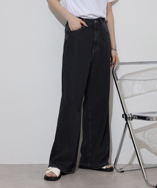 hunch（ハンチ）の「hunch １０オンスデニム　ゆるストレートパンツ（デニムパンツ・レディース・ライトインディゴブルー/ブラック・FREE）」の5枚目の写真