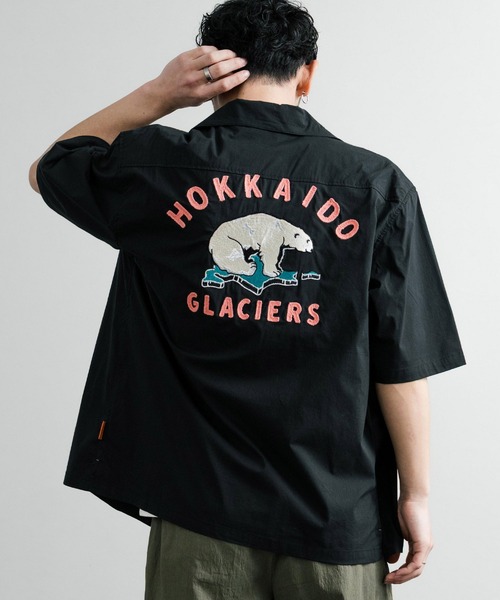 KRIFF MAYER（クリフメイヤー）の「KRIFF MAYER クリフメイヤー オーバーサイズスーベニア刺繍オープンカラー半袖シャツ 2445102（シャツ/ブラウス・メンズ・オフホワイト/ブラック/ピンク/グリーン/マルチ・M/L/XL）」の3枚目の写真