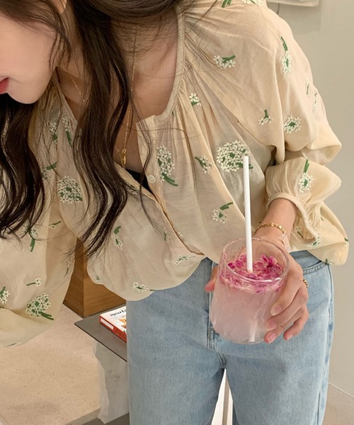 meJane(ミージェーン)の「小花ブーケ刺繍 シアーブラウス(シャツ/ブラウス・レディース・ライトベージュ・FREE)」の1枚目の写真