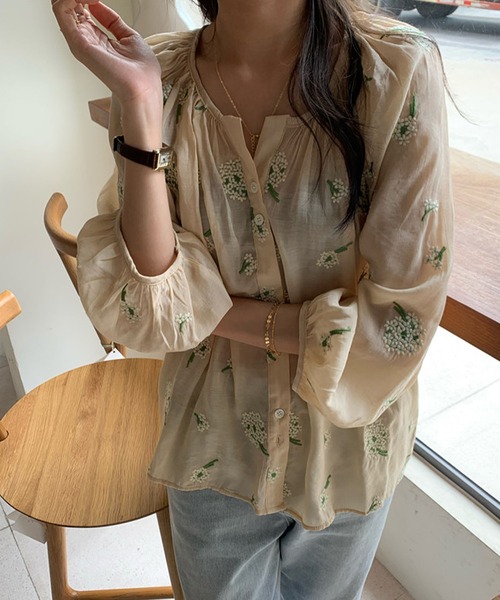 meJane(ミージェーン)の「小花ブーケ刺繍 シアーブラウス(シャツ/ブラウス・レディース・ライトベージュ・FREE)」の4枚目の写真