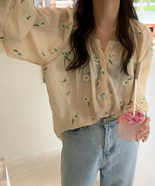 meJane(ミージェーン)の「小花ブーケ刺繍 シアーブラウス(シャツ/ブラウス・レディース・ライトベージュ・FREE)」の6枚目の写真