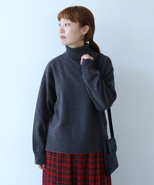 bulle de savon（ビュルデサボン）の「ジーロンラム タートルネックプルオーバー（ニット/セーター・レディース・ライトブルー/ブルー/マスタード/ミント/レッド/ピンク/ダークブラウン・FREE）」の2枚目の写真