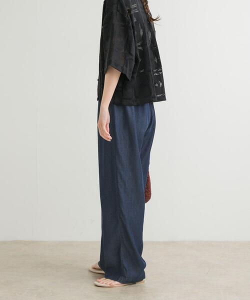 URBAN RESEARCH DOORS（アーバンリサーチドアーズ）の「リヨセルデニムイージーパンツ（デニムパンツ・レディース・インディゴブルー/ブラック・MEDIUM/SMALL）」の4枚目の写真