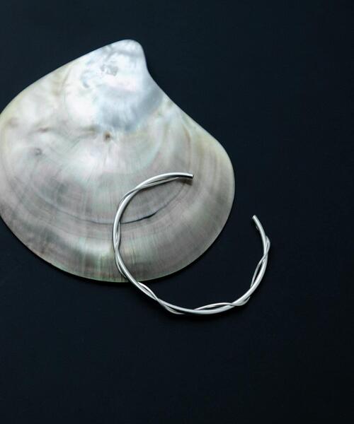 SMELLY(スメリー)の「SMELLY so’ twist chain bangle(ブレスレット・レディース・シルバー・-)」の3枚目の写真
