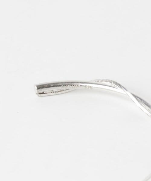 SMELLY(スメリー)の「SMELLY so’ twist chain bangle(ブレスレット・レディース・シルバー・-)」の11枚目の写真