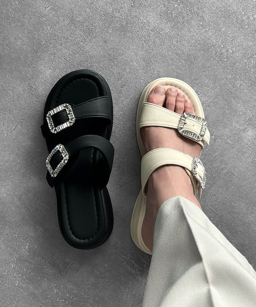 LOWO（ロワ）の「ビジュー バックル 厚底 サンダル（サンダル・レディース・ブラック/オフホワイト・35(22.5)/37(23.5)/36(23)/38(24)/39(24.5/40(25)）」の7枚目の写真
