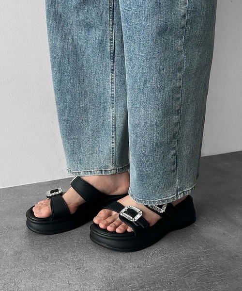 LOWO（ロワ）の「ビジュー バックル 厚底 サンダル（サンダル・レディース・ブラック/オフホワイト・35(22.5)/37(23.5)/36(23)/38(24)/39(24.5/40(25)）」の9枚目の写真