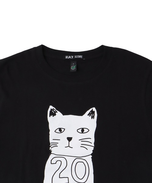 BLACK SCORE（ブラックスコア）の「BLACK SCORE × DRESSLAVE / 20th sitting cat tee(アニバーサリー シッティングキャット半袖Tシャツ BSMCC UNISEX T SHIRT)（Tシャツ/カットソー・レディース・ブラック/ホワイト・36）」の3枚目の写真