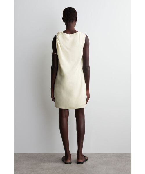 COS（コス）の「ツイストディテール リネン ミニドレス（ワンピース・レディース・イエロー/ブラック・38/42/32/34/36/40）」の7枚目の写真
