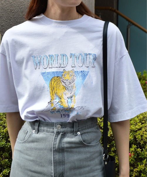 spiritoso(スピリトーゾ)の「【spiritoso】World Tourタイガープリント ピグメントTシャツ(Tシャツ/カットソー・レディース・ブラウン/ライトグリーン/ラベンダー/サックスブルー/グレイッシュベージュ/ライトグレー・FREE)」の6枚目の写真
