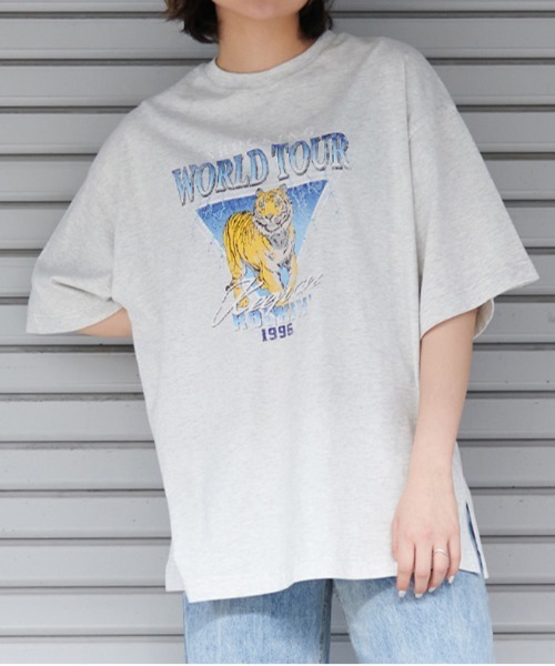 spiritoso(スピリトーゾ)の「【spiritoso】World Tourタイガープリント ピグメントTシャツ(Tシャツ/カットソー・レディース・ブラウン/ライトグリーン/ラベンダー/サックスブルー/グレイッシュベージュ/ライトグレー・FREE)」の2枚目の写真