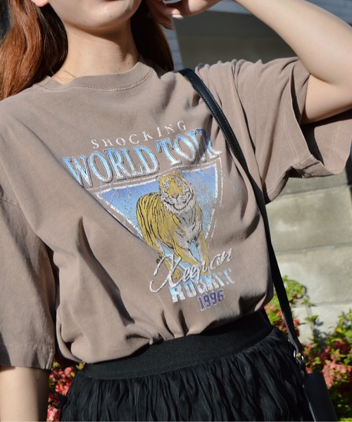 spiritoso(スピリトーゾ)の「【spiritoso】World Tourタイガープリント ピグメントTシャツ(Tシャツ/カットソー・レディース・ブラウン/ライトグリーン/ラベンダー/サックスブルー/グレイッシュベージュ/ライトグレー・FREE)」の21枚目の写真