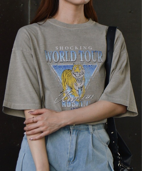 spiritoso(スピリトーゾ)の「【spiritoso】World Tourタイガープリント ピグメントTシャツ(Tシャツ/カットソー・レディース・ブラウン/ライトグリーン/ラベンダー/サックスブルー/グレイッシュベージュ/ライトグレー・FREE)」の11枚目の写真