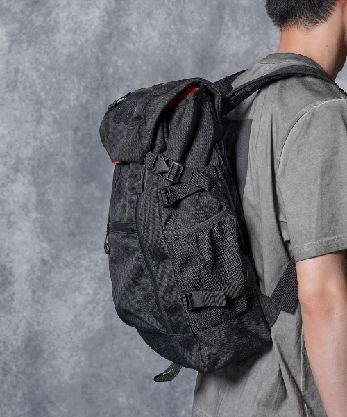 MAKAVELIC（マキャベリック）の「Double Line 4 Backpack（バックパック/リュック・メンズ・ブラック・ONESIZE）」の2枚目の写真