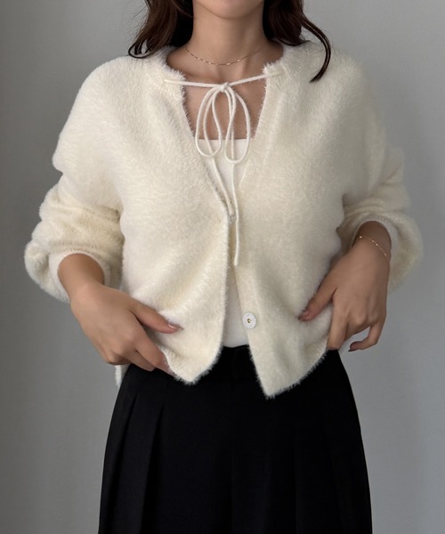 Louere（ルエレ）の「ショート丈シャギーリボンニットカーディガン（カーディガン/ボレロ・レディース・グレイッシュベージュ/アイボリー/チャコール・LARGE/MEDIUM/SMALL）」の11枚目の写真