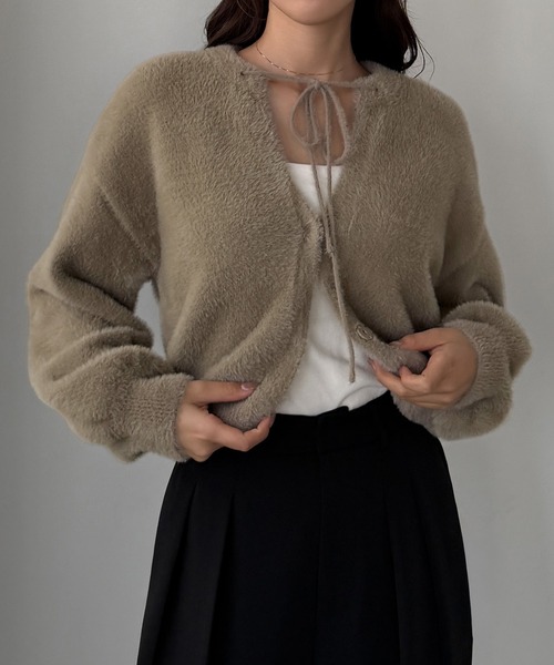 Louere（ルエレ）の「ショート丈シャギーリボンニットカーディガン（カーディガン/ボレロ・レディース・グレイッシュベージュ/アイボリー/チャコール・LARGE/MEDIUM/SMALL）」の17枚目の写真