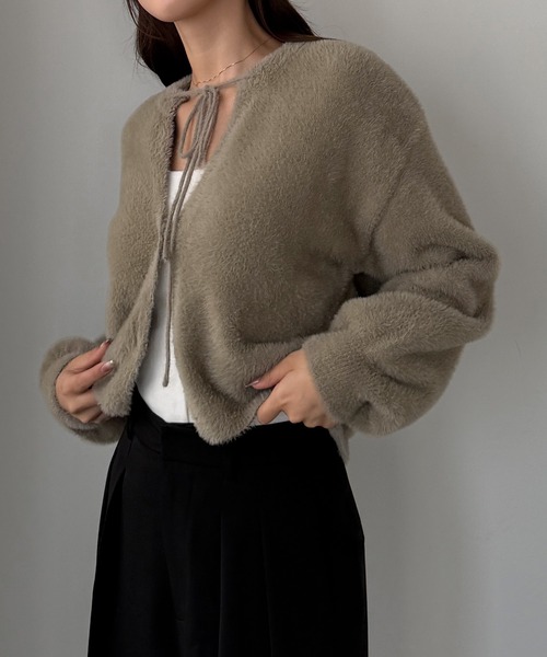 Louere（ルエレ）の「ショート丈シャギーリボンニットカーディガン（カーディガン/ボレロ・レディース・グレイッシュベージュ/アイボリー/チャコール・LARGE/MEDIUM/SMALL）」の20枚目の写真