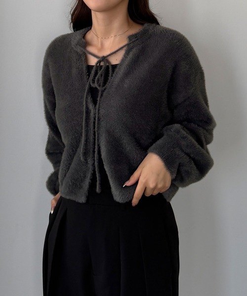 Louere（ルエレ）の「ショート丈シャギーリボンニットカーディガン（カーディガン/ボレロ・レディース・グレイッシュベージュ/アイボリー/チャコール・LARGE/MEDIUM/SMALL）」の6枚目の写真