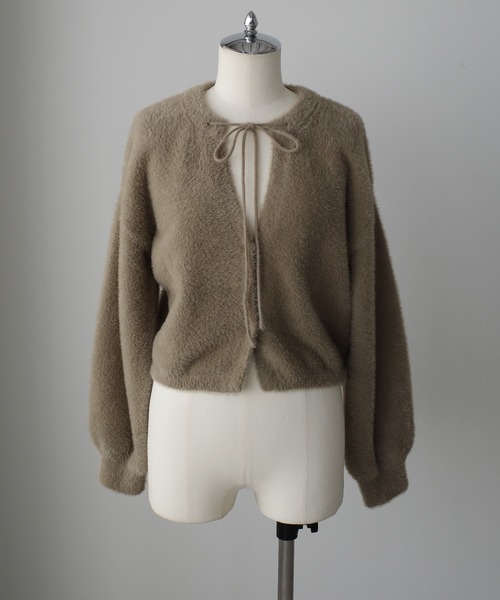 Louere（ルエレ）の「ショート丈シャギーリボンニットカーディガン（カーディガン/ボレロ・レディース・グレイッシュベージュ/アイボリー/チャコール・LARGE/MEDIUM/SMALL）」の10枚目の写真