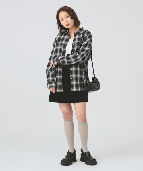 Ray BEAMS（レイビームス）の「オンブレチェック ビッグ シャツ（シャツ/ブラウス・レディース・ダークブラウン/ブラック・ONE SIZE）」の7枚目の写真