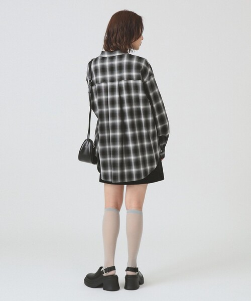 Ray BEAMS（レイビームス）の「オンブレチェック ビッグ シャツ（シャツ/ブラウス・レディース・ダークブラウン/ブラック・ONE SIZE）」の9枚目の写真