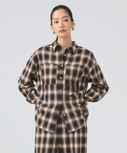 Ray BEAMS（レイビームス）の「オンブレチェック ビッグ シャツ（シャツ/ブラウス・レディース・ダークブラウン/ブラック・ONE SIZE）」の14枚目の写真