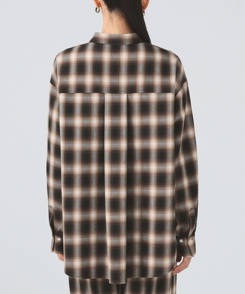 Ray BEAMS（レイビームス）の「オンブレチェック ビッグ シャツ（シャツ/ブラウス・レディース・ダークブラウン/ブラック・ONE SIZE）」の17枚目の写真