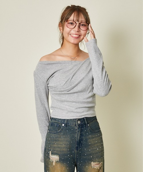 GORGE(ゴージ)の「《クロスネック×美シルエット》大人映えトップス/きれいめカジュアルに◎(Tシャツ/カットソー・レディース・グレー/アイボリー/ブラック/ブラウン・F)」の4枚目の写真