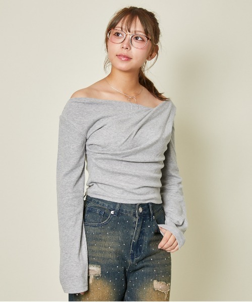 GORGE(ゴージ)の「《クロスネック×美シルエット》大人映えトップス/きれいめカジュアルに◎(Tシャツ/カットソー・レディース・グレー/アイボリー/ブラック/ブラウン・F)」の11枚目の写真
