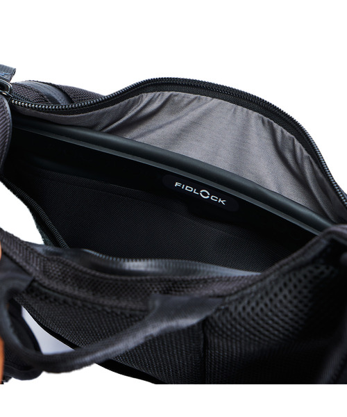 CHROME（クローム）の「［ CHROME / クローム ］AXCEL BRIEF PACK SLIM BK_BLACK / アクセル ブリーフパック スリム ブラック 耐水 10L バックパック ビジネスバッグ 完全防水ポケット 15インチPC収納（バックパック/リュック・メンズ・ブラック・FREE）」の4枚目の写真