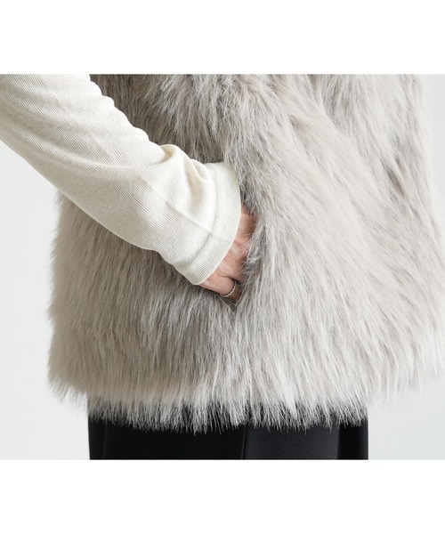 reca(レカ)の「フォックス風ファーベスト(ベスト・レディース・アイボリー/チャコールグレー/グレイッシュベージュ・FREE)」の15枚目の写真