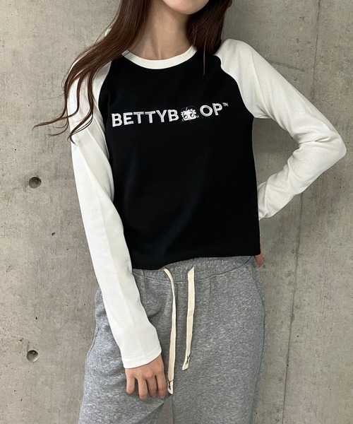 GLAMOROUS JANE(グラマラスジェーン)の「BETTY BOOPフロント刺繍ラグランショート丈ロンT(Tシャツ/カットソー・レディース・ブラック/オフホワイト/グレー・FREE)」の18枚目の写真