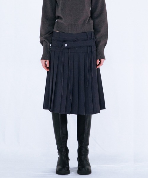 VIAVANDA（ヴィアヴァンダ）の「PLEATED MIDI SKIRT（スカート・レディース・ブラック/グレー・FREE）」の2枚目の写真