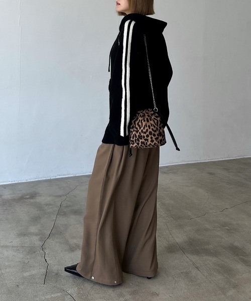 PAGEBOY(ページボーイ)の「Wクロス2WAYパンツ【3color/2size】(スラックス・レディース・ベージュ/ブラック/グレー・SMALL/MEDIUM)」の15枚目の写真