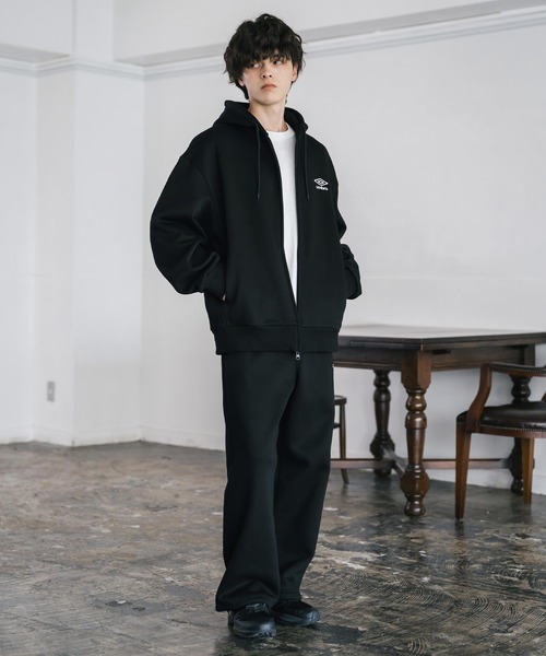 UMBRO（アンブロ）の「UMBRO 別注コラボオーバーサイズ裏起毛ワンポイントロゴ刺繍フルジップパーカー（パーカー・メンズ・チャコール/ネイビー/杢グレー/ブラック・M/L/XL）」の10枚目の写真