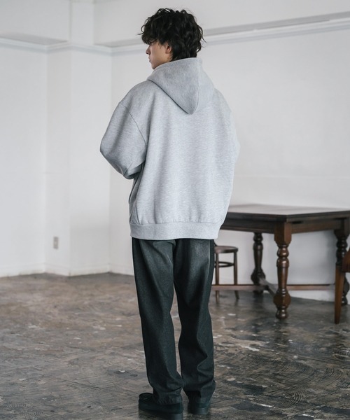 UMBRO（アンブロ）の「UMBRO 別注コラボオーバーサイズ裏起毛ワンポイントロゴ刺繍フルジップパーカー（パーカー・メンズ・チャコール/ネイビー/杢グレー/ブラック・M/L/XL）」の15枚目の写真