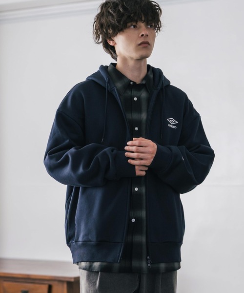 アンブロ　UMBRO パーカー　黒　センターロゴ　ステッチ　オーバーサイズ　古着 アンブロ UMBRO パーカー 黒 センターロゴ ステッチ オーバーサイズ