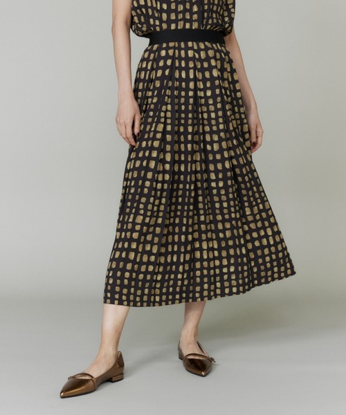 INED（イネド）の「デフォルメチェックプリントスカート【セットアップ対応】（スカート・レディース・ブラック・7号/9号/11号）」の4枚目の写真