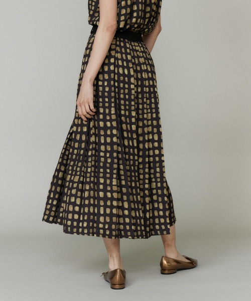 INED（イネド）の「デフォルメチェックプリントスカート【セットアップ対応】（スカート・レディース・ブラック・7号/9号/11号）」の2枚目の写真