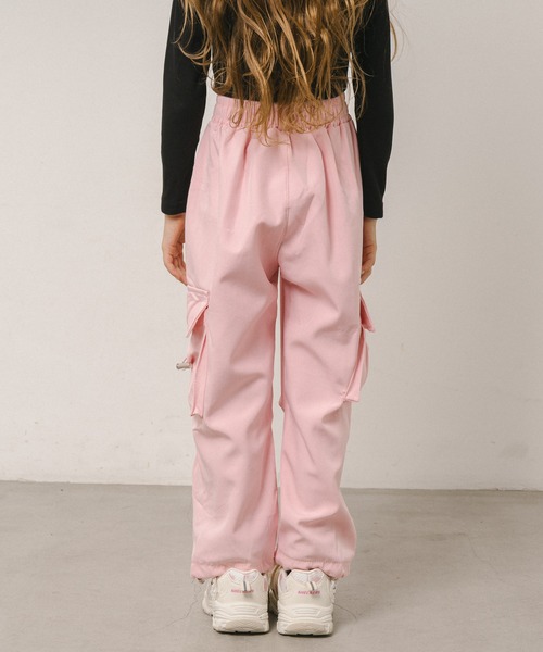 URBAN CHERRY（アーバンチェリー）の「カラーカーゴパンツ（カーゴパンツ・キッズ・パープル/ピンク/ブラック・130cm/140cm/150cm/120cm）」の4枚目の写真