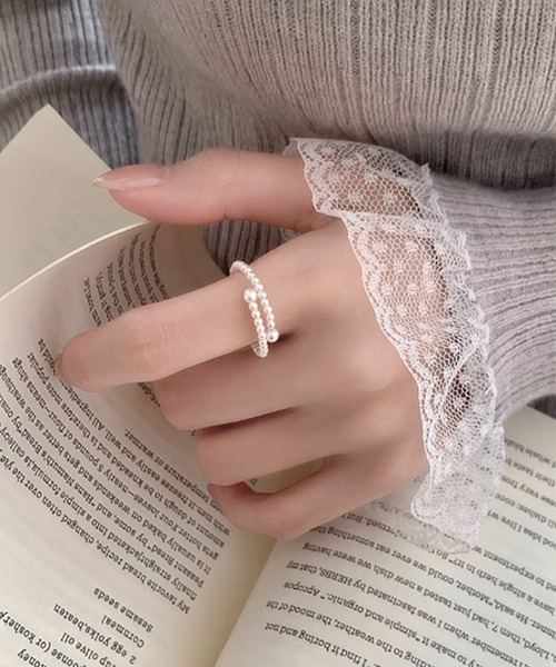 Leja（レジャ）の「【LEJA】パールダブルラインデザインリング結婚式 パーティー 成人式 二次会 同窓会 お呼ばれ オケージョン 20代 30代（リング・レディース・ホワイト・FREE）」の4枚目の写真
