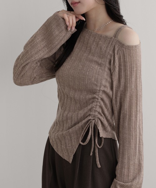 nouvellemoi(ヌーベルモイ)の「ワンオフショルダーギャザーリボントップス(Tシャツ/カットソー・レディース・ブラウン/ブラック/グレー・FREE)」の6枚目の写真