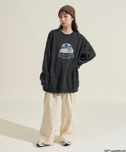 FREAK'S STORE(フリークスストア)の「STARWARS/スターウォーズ ヴィンテージライク R2-D2 クルーネックスウェット/フロッキープリント/リラックスフィット(スウェット・メンズ・チャコールグレー/ネイビー/ブラック・MEDIUM/LARGE)」の19枚目の写真