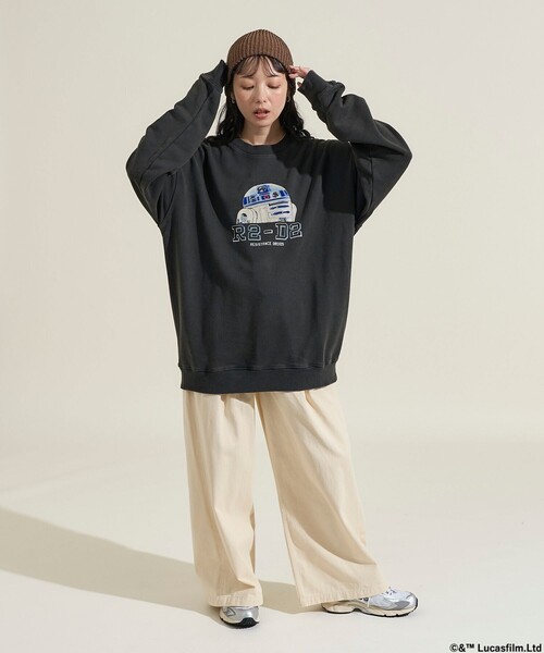 FREAK'S STORE(フリークスストア)の「STARWARS/スターウォーズ ヴィンテージライク R2-D2 クルーネックスウェット/フロッキープリント/リラックスフィット(スウェット・メンズ・チャコールグレー/ネイビー/ブラック・MEDIUM/LARGE)」の17枚目の写真